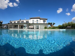 Front of property - Hotel Ohana (Rome)