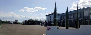 Free self parking - Hotel Ohana (Rome)