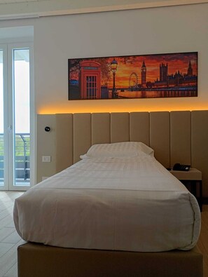 Single Room | In-room safe, desk, laptop workspace, free WiFi