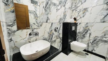 Shower, free toiletries, towels, soap