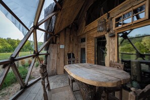 Romantische Ferienhütte, Parkblick | Terrasse/Patio