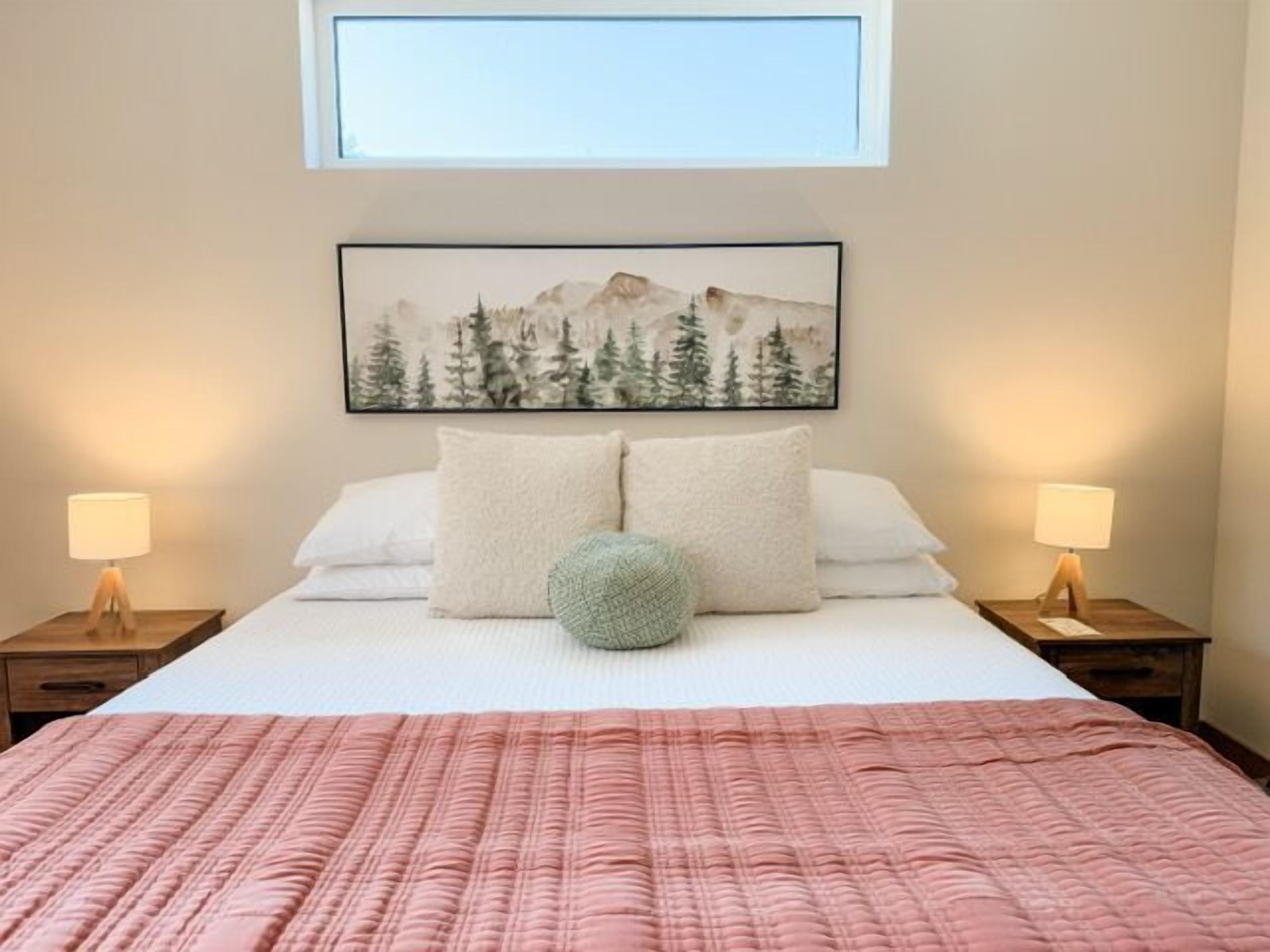 5 bedrooms, iron/ironing board, free WiFi, bed sheets