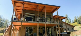 Secluded, gated luxury home along the White Salmon River
