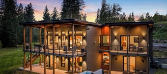 Secluded, gated luxury home along the White Salmon River