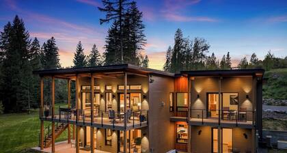 Secluded, gated luxury home along the White Salmon River