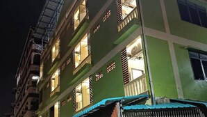 A multi-story building with balconies and windows. - Natcha Place Klongluang 35 (Khlong Luang)