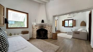 2 dormitoris, planxa i posts de planxar, Internet i roba de llit