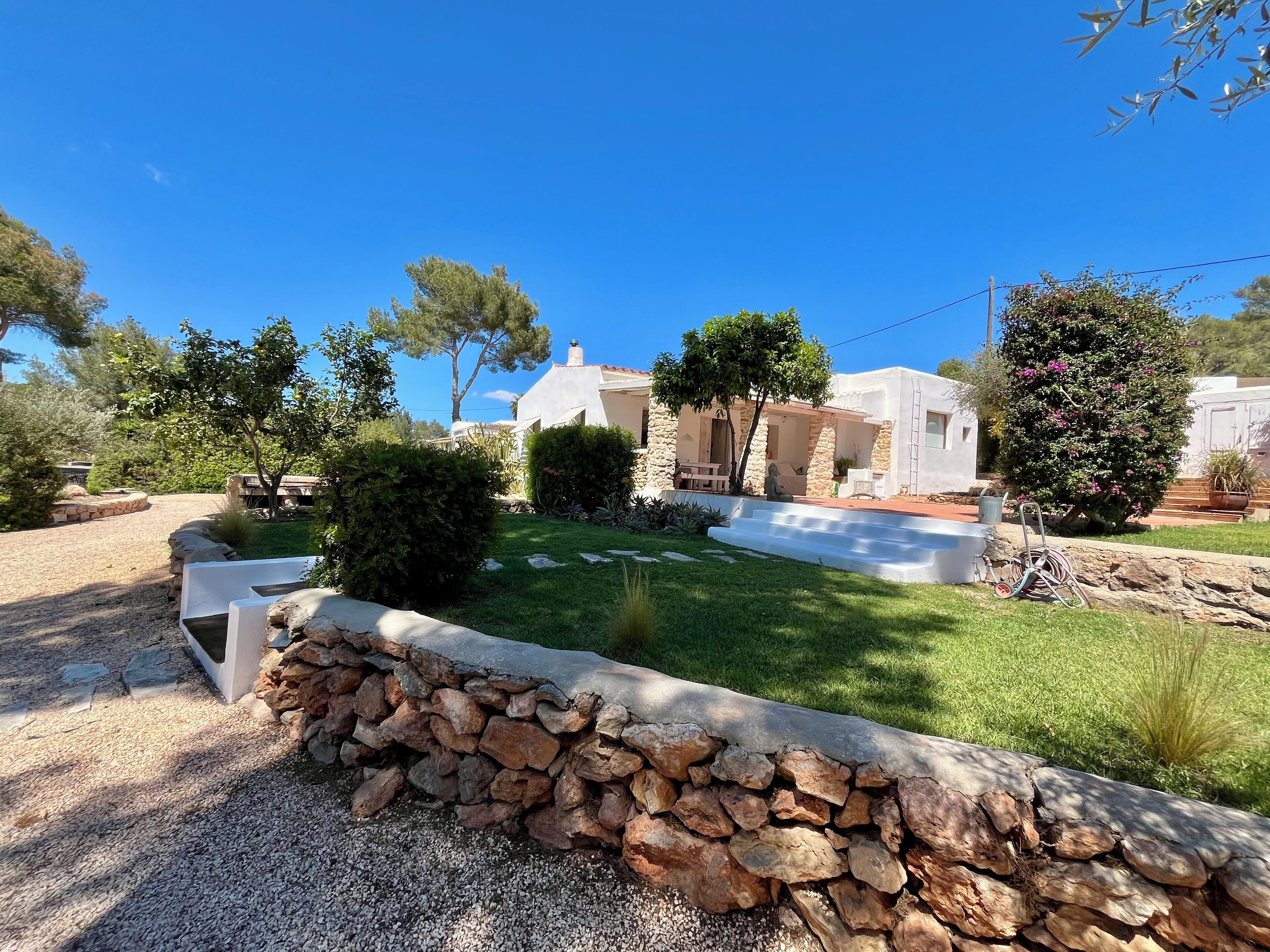  المنطقة المحيطة بالمنشأة