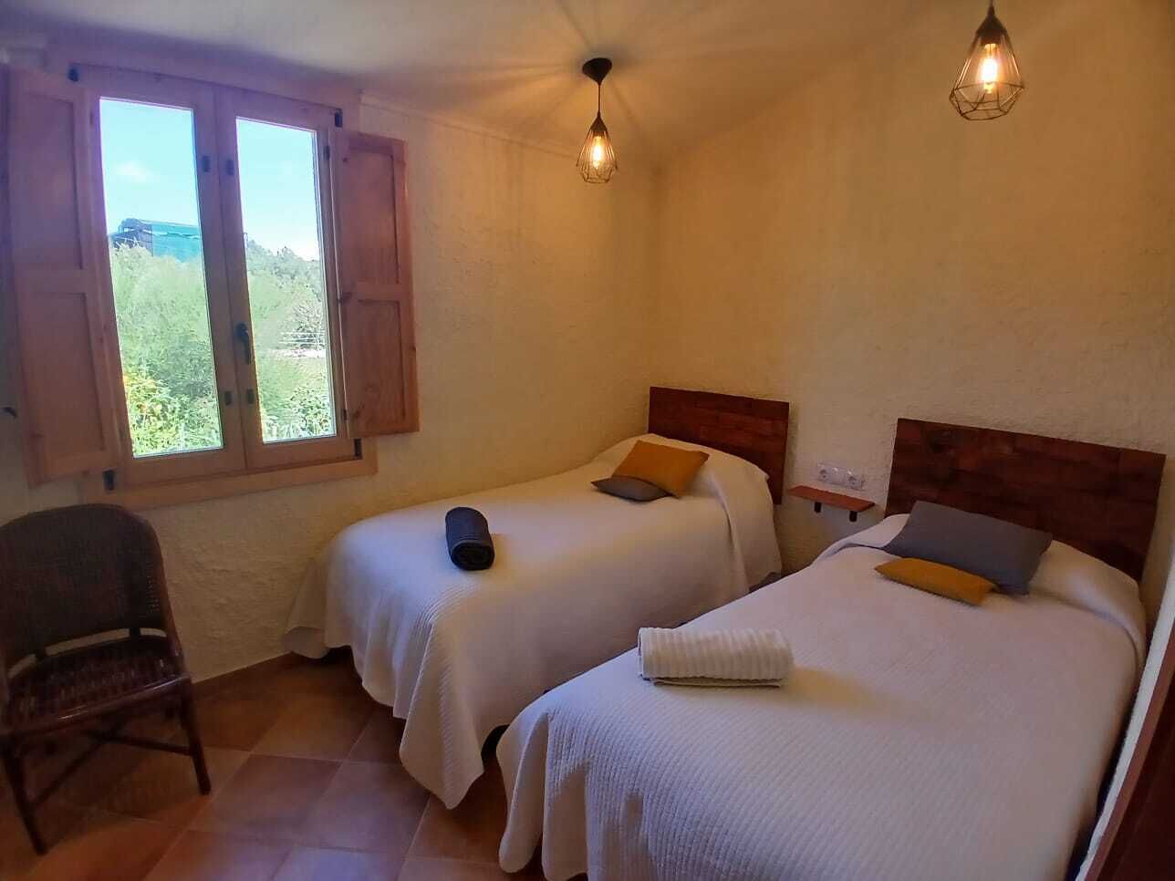 2 dormitorios, tabla de planchar con plancha, Internet y ropa de cama