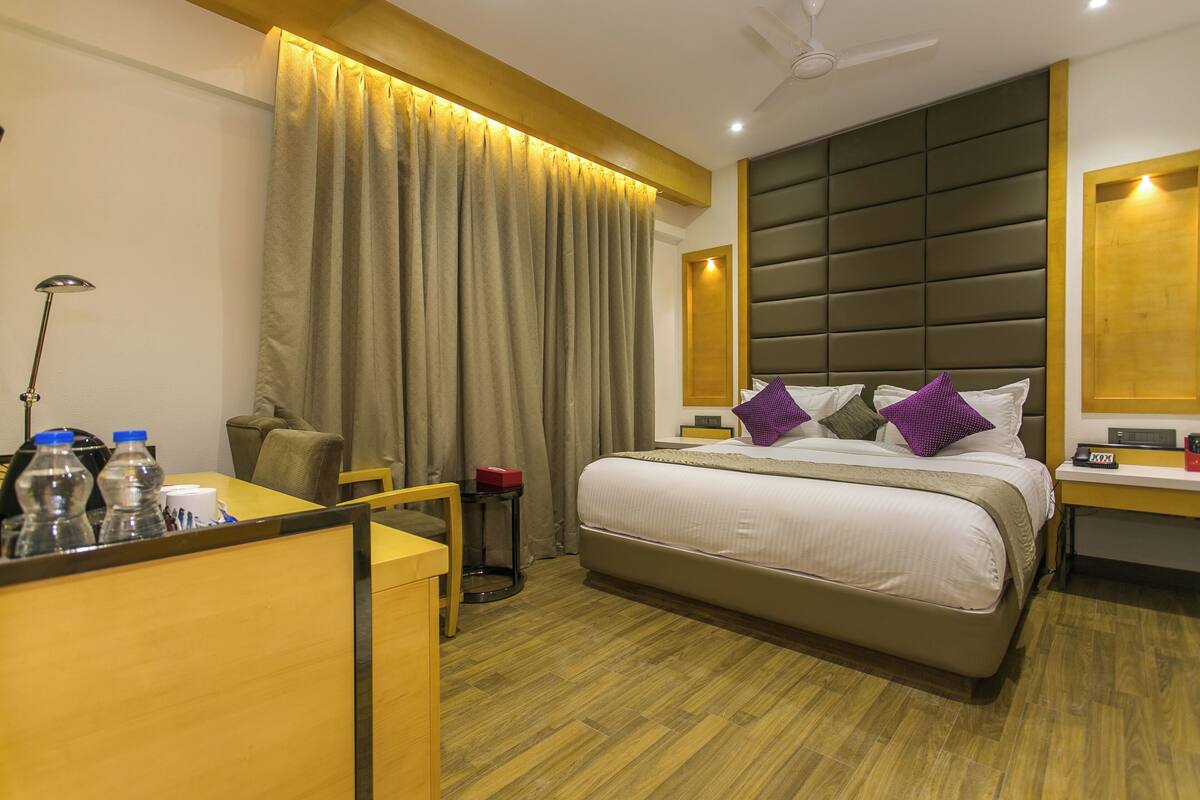 Free minibar items, desk, laptop workspace, free WiFi