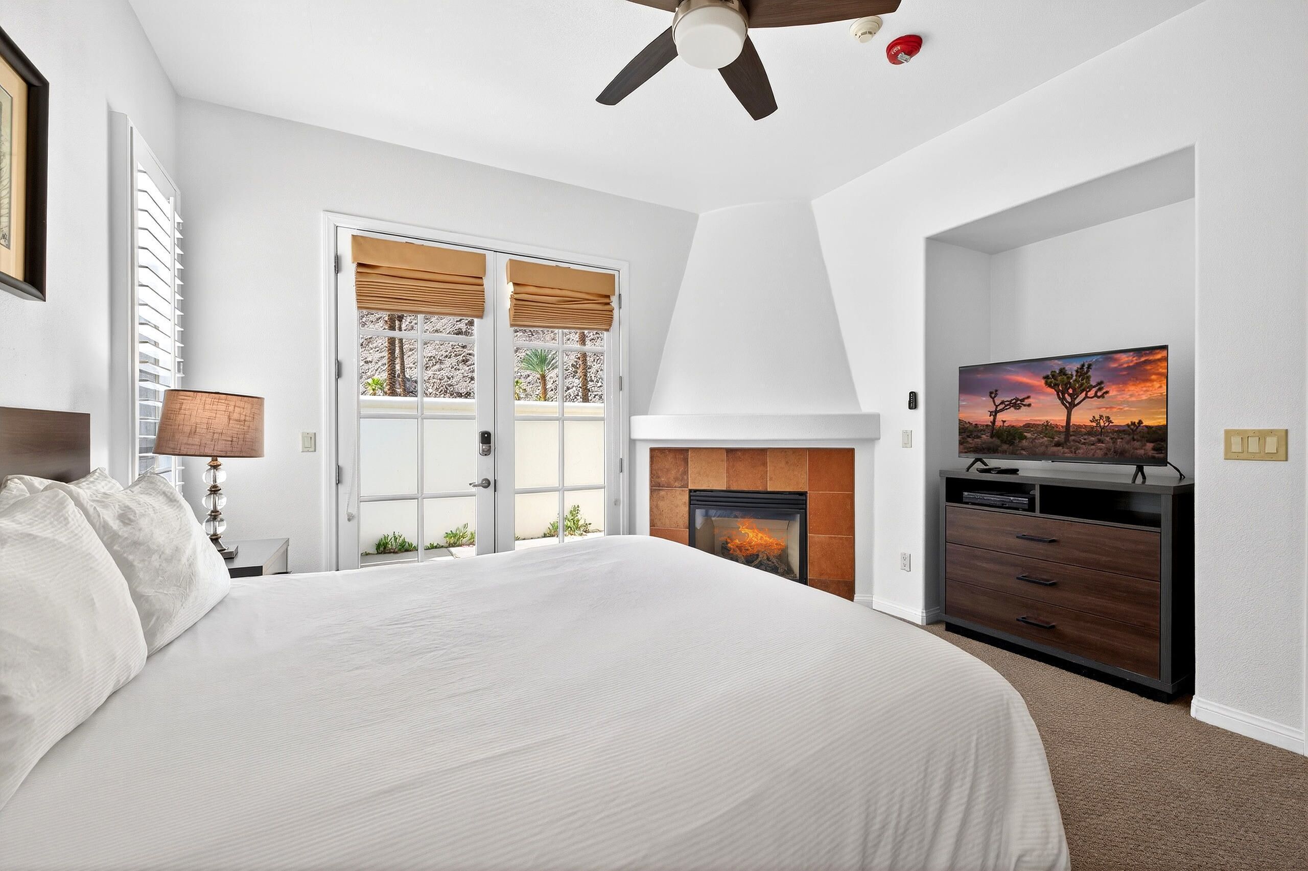 3 bedrooms, desk, iron/ironing board, travel crib