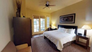 Desk, iron/ironing board, travel cot, free WiFi - LV352 Downstairs 3BD-3BA LV Lock-Off Steps to Pool (La Quinta)