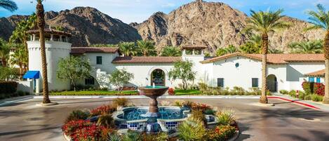 المنشأة من الخارج