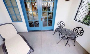 Outdoor dining - LV352 Downstairs 3BD-3BA LV Lock-Off Steps to Pool (La Quinta)