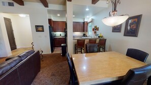 Dining - LV352 Downstairs 3BD-3BA LV Lock-Off Steps to Pool (La Quinta)