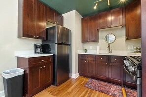 Fridge, microwave, stovetop, dishwasher