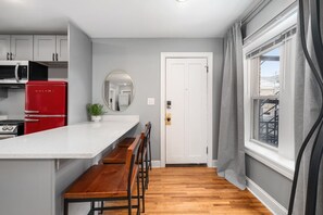 Fridge, oven, stovetop, dishwasher