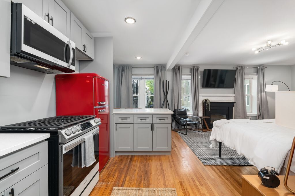 1 bedroom, desk, WiFi, bed sheets