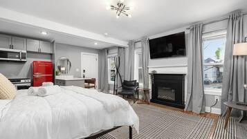 1 makuuhuone, työpöytä, Wi-Fi, vuodevaatteet