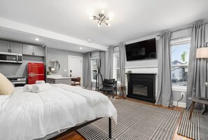 1 bedroom, desk, WiFi, bed sheets