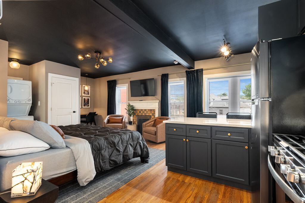 1 bedroom, desk, iron/ironing board, WiFi