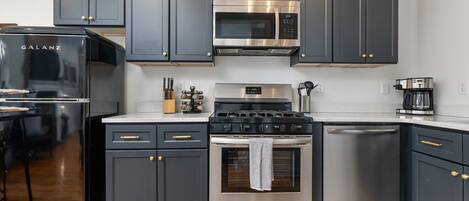 Fridge, stovetop, dishwasher, cookware/dishes/utensils