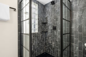 Shower - Modern Loft Located near OSU Campus (Columbus)