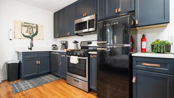 Frigorífic, placa de cuina i rentaplats