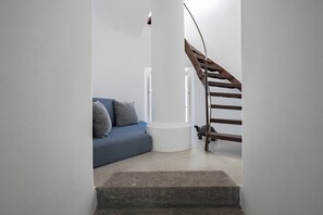 Suite presidencial, vista al jardín | Área de sala de estar