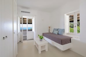 Panoramic Suite, Sea View | Living area