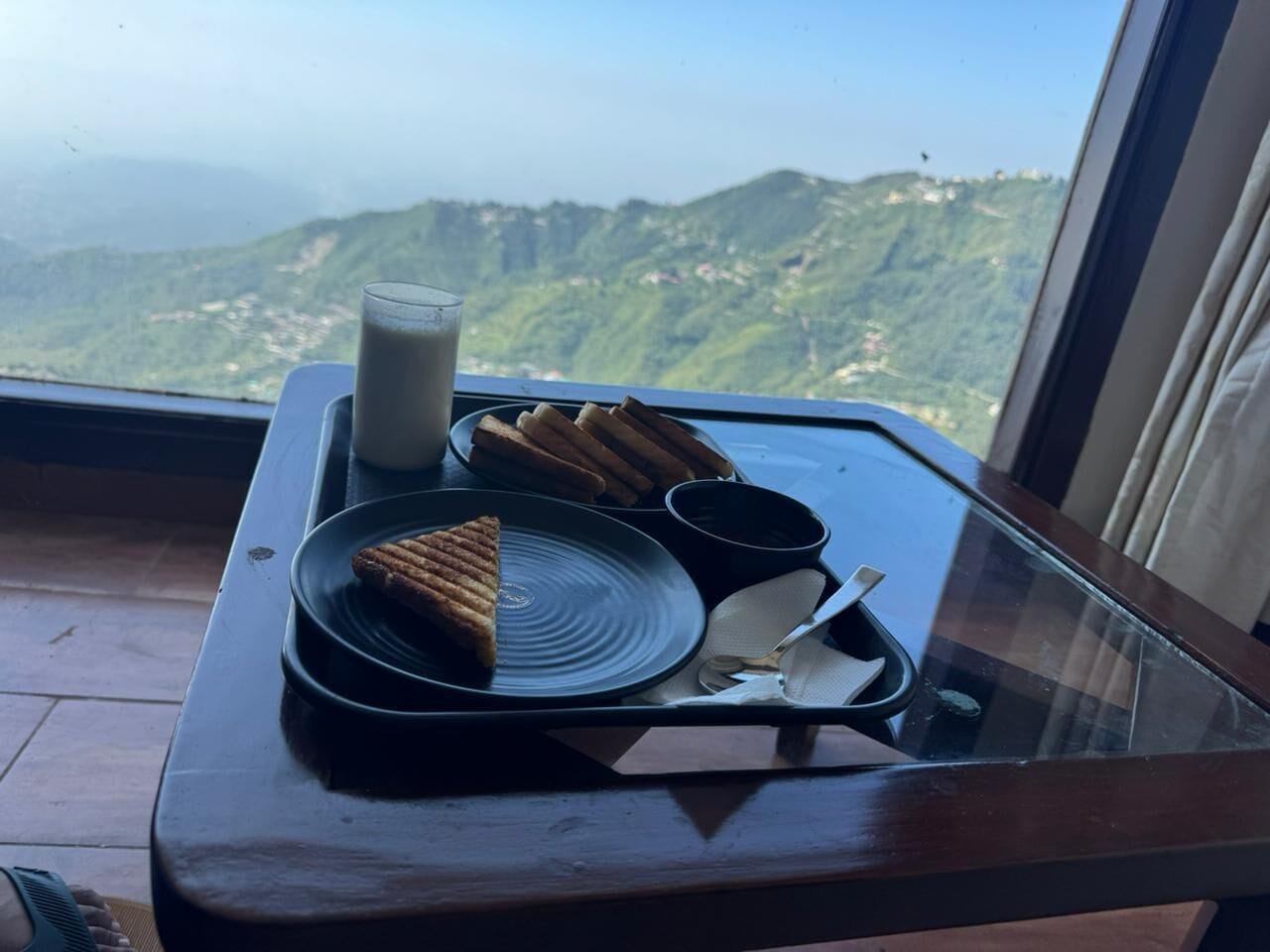 ห้องคอมฟอร์ท | บริการ อาหารในห้องพัก