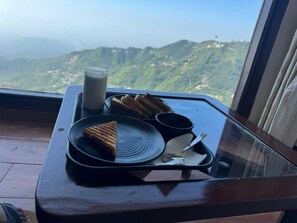 Premium Sapphire valley view | In-room dining