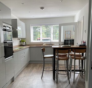 Microwave, oven, stovetop, dishwasher - Romantic Escape with Hot Tub (pets welcome) in the Norfolk Broads, near beaches. (Rollesby)