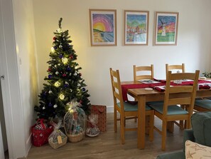 Dining - Romantic Escape with Hot Tub (pets welcome) in the Norfolk Broads, near beaches. (Rollesby)