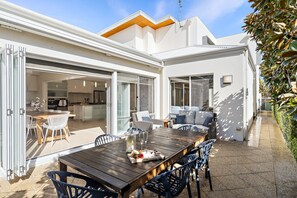 Outdoor dining - Casa al Mare - Central Busselton (West Busselton)