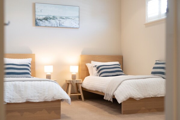 3 slaapkamers, een bureau, een strijkplank/strijkijzer, wifi