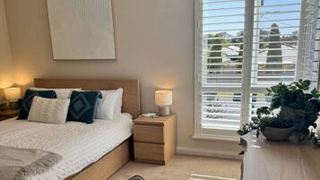 3 bedrooms, desk, iron/ironing board, WiFi