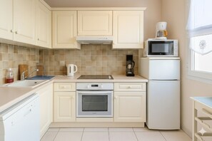 Dishwasher, cookware/dishes/utensils
