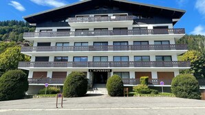 A multi-story hotel with balconies, a sign reading "L'ALPENROSE," and a parking area with no parking signs visible. - Charming renovated apartment with Wifi and pets allowed, in the center of Les Gets (Les Gets)