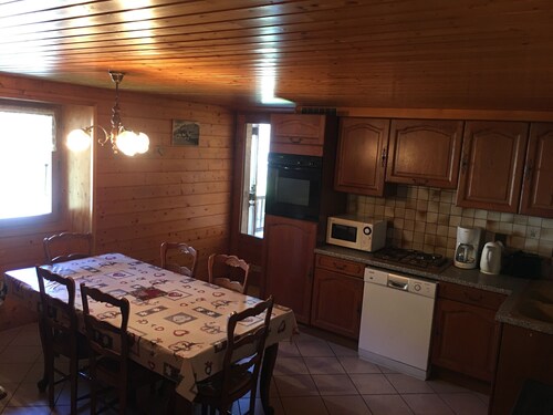 Comfortable Chalet 6/7 People, Pets Allowed, Close to Village