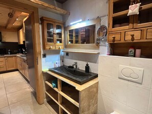 Kühlschrank, Mikrowelle, Geschirrspüler