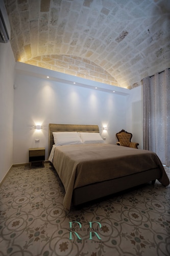 Rosa Rooms - Family Holiday House
In the heart of the medieval historic center