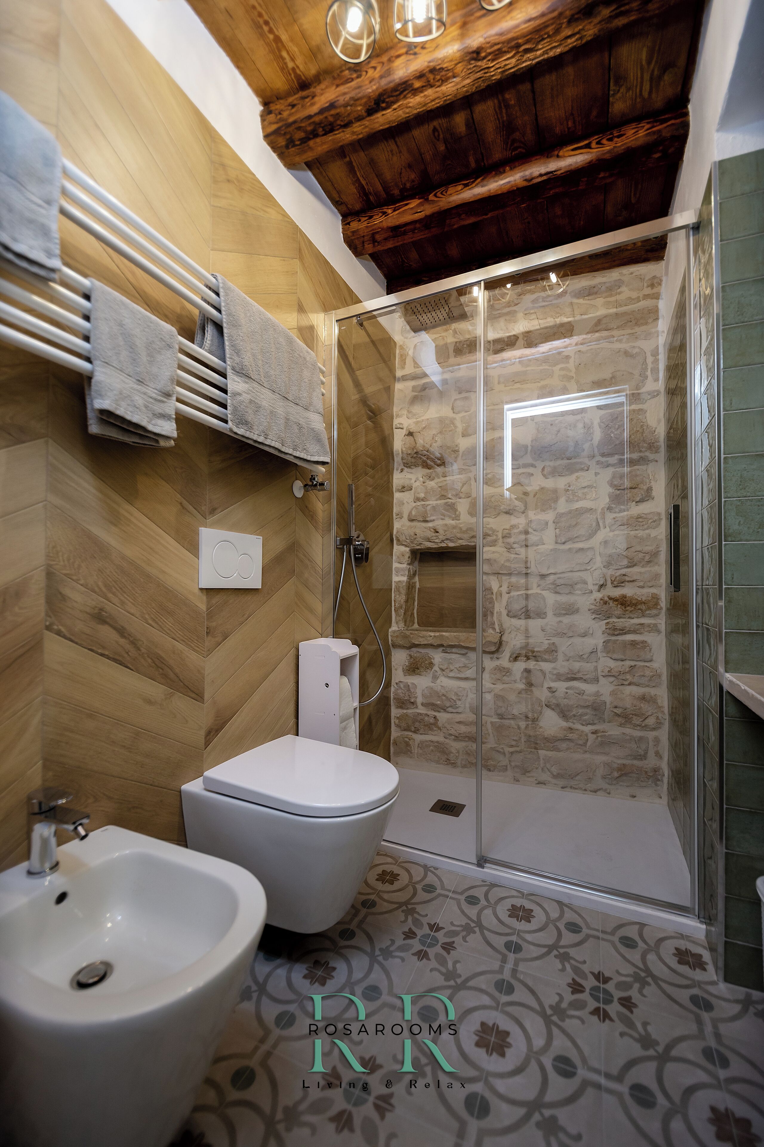 Doccia, asciugacapelli, bidet, asciugamani