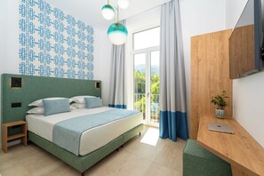Comfort Triple Room, Balcony | Meja, Wi-fi percuma 