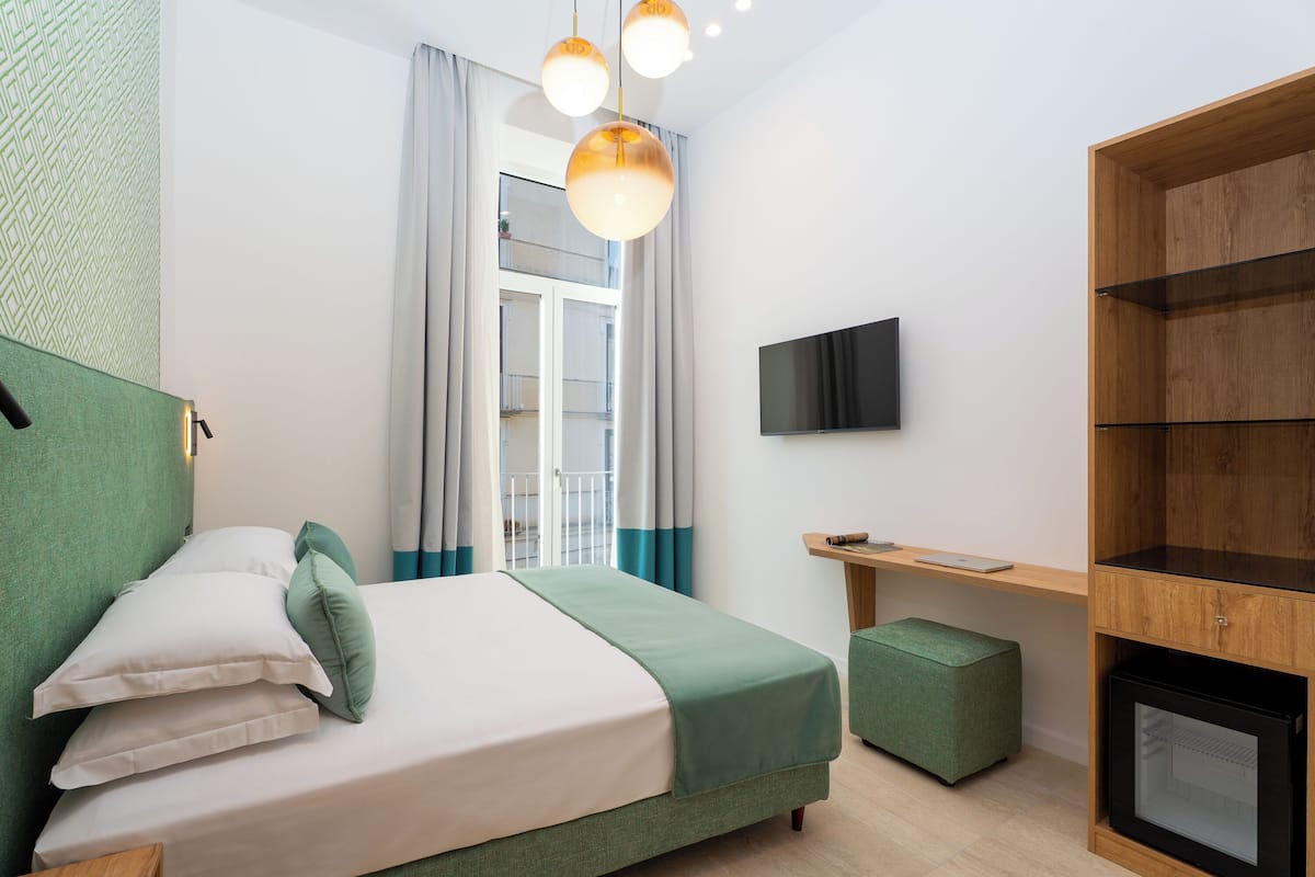 Chambre Double Supérieure, balcon, vue ville | Bureau, Wi-Fi gratuit