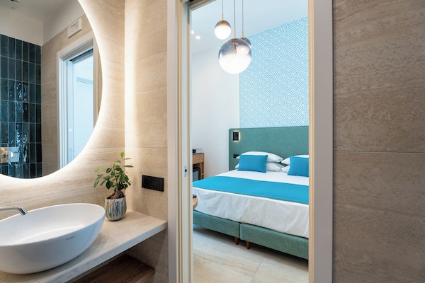Comfort Double or Twin Room, Balcony, City View | Bathroom