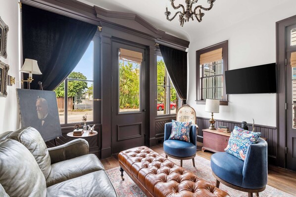 Televisión, oficina