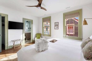 3 habitaciones, tabla de planchar con plancha, cuna de viaje y wifi