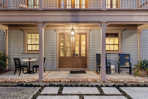Exterior detail - Supper House | 4bd Newly Renovated (Charleston)