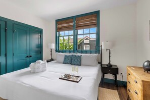 4 bedrooms, iron/ironing board, travel crib, WiFi - Supper House | 4bd Newly Renovated (Charleston)